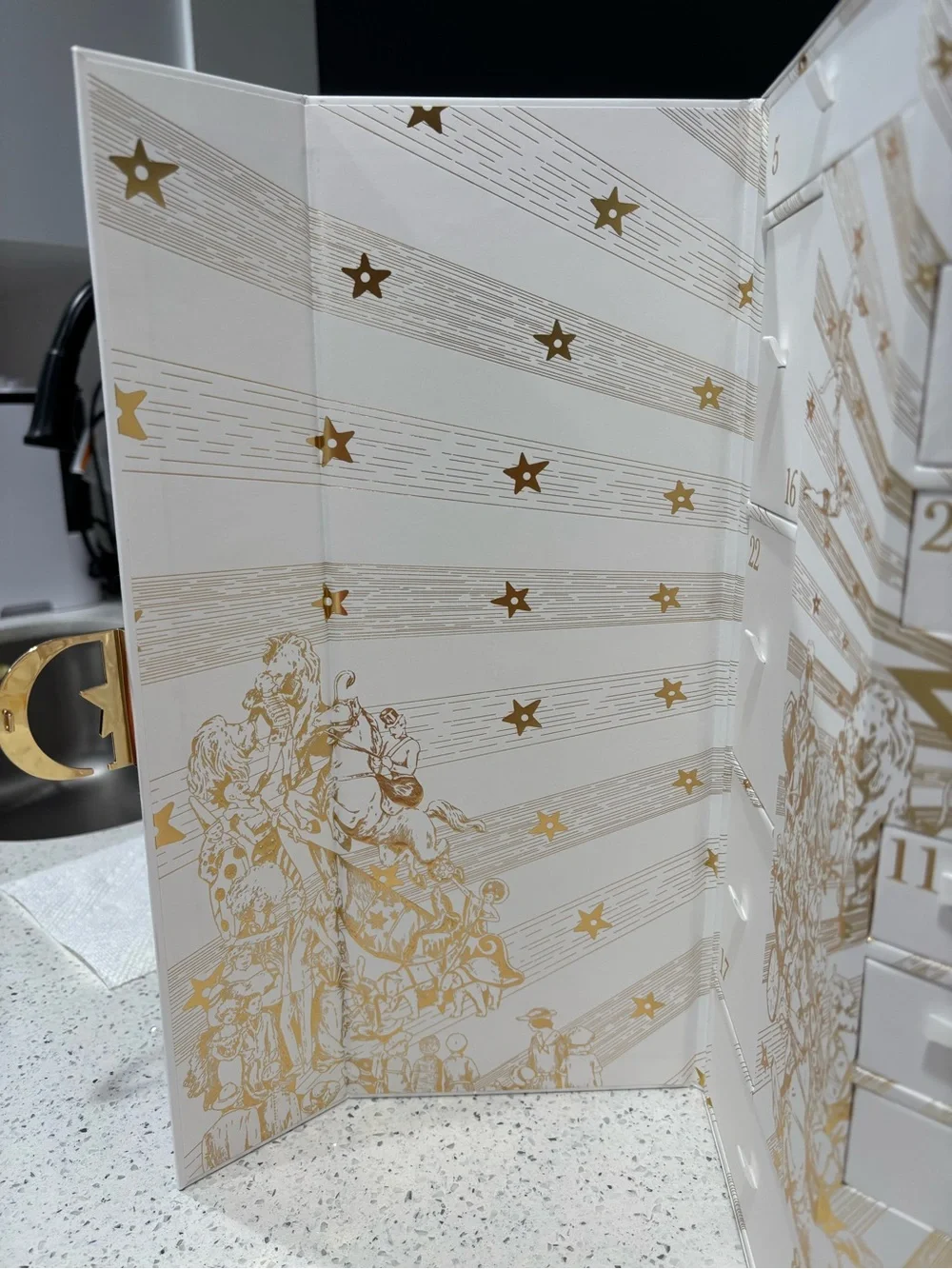 DIOR Le 30 Montaigne Advent Calendar 2025 Empty